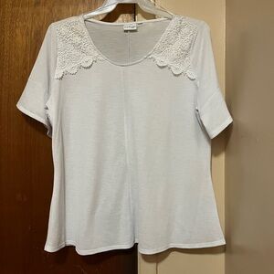 Kim Rogers White Short Sleeve Blouse with Lace Appliqués